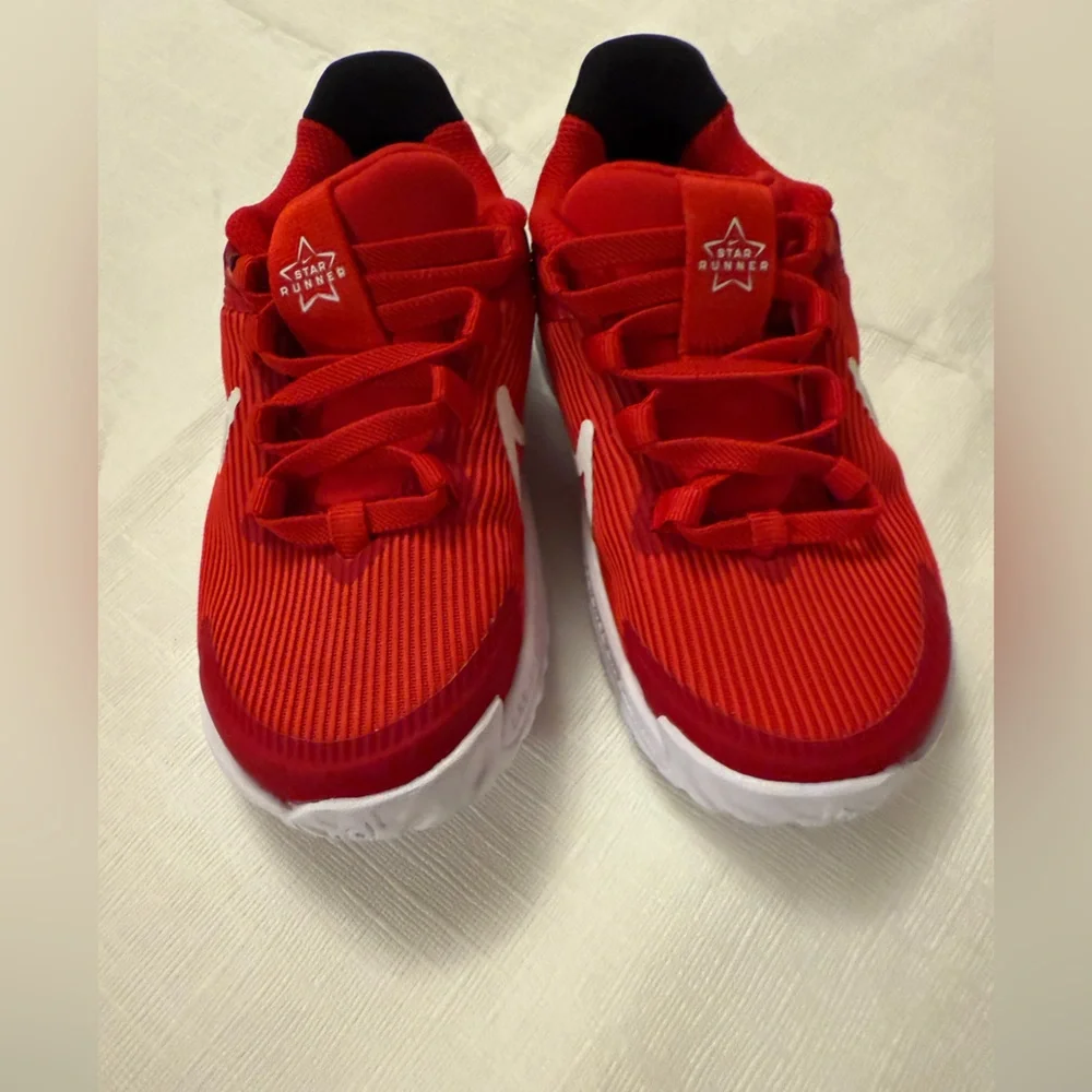 NWOT Nike Star Runner toddler sneakers, red, white, black—size 8 - Picture 2 of 6